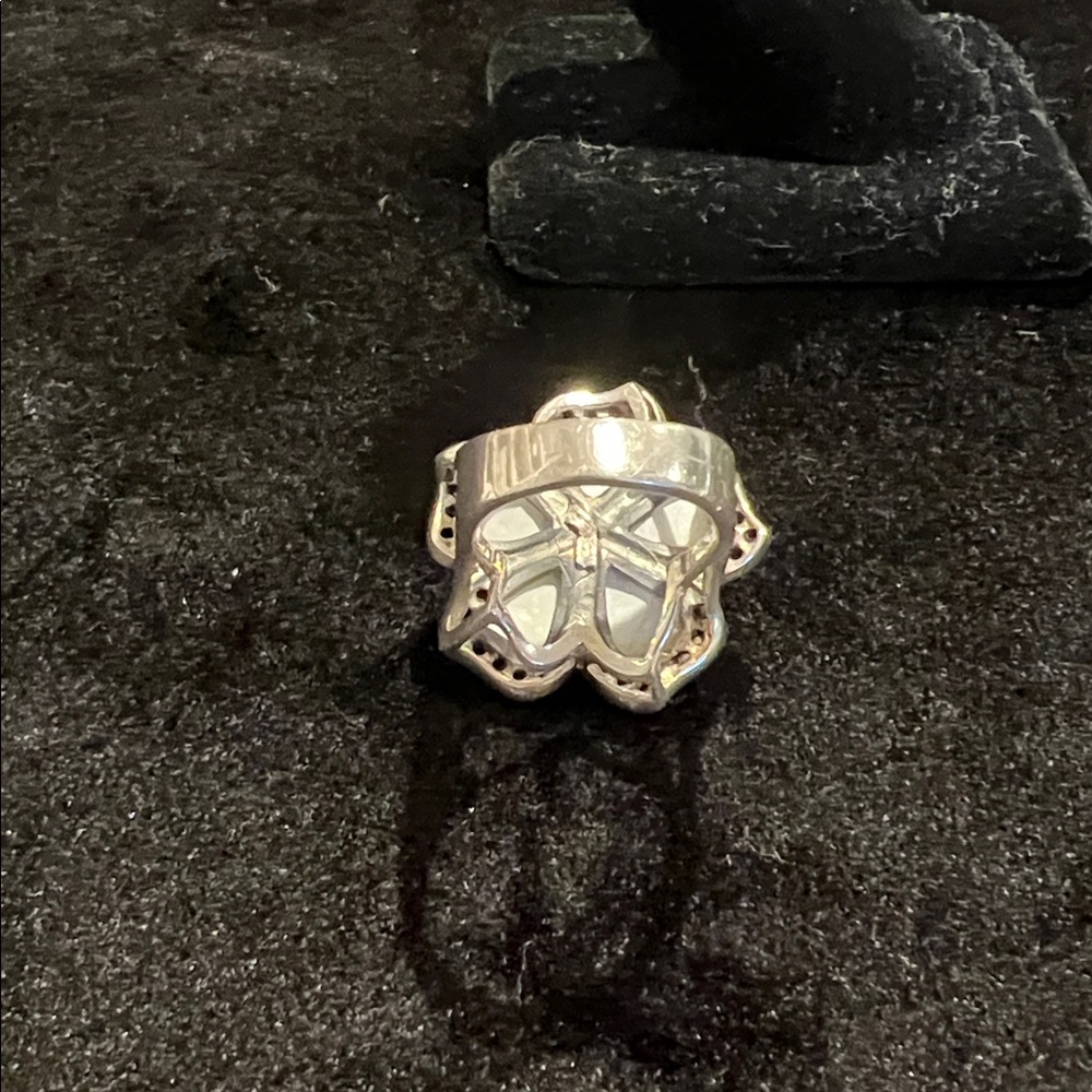 Elegant mother of pearl ring - Picture 3 of 5